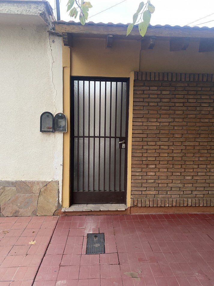 AMPLIA CASA EN VENTA EN EL BARRIO BANCARIO- GODOY CRUZ-