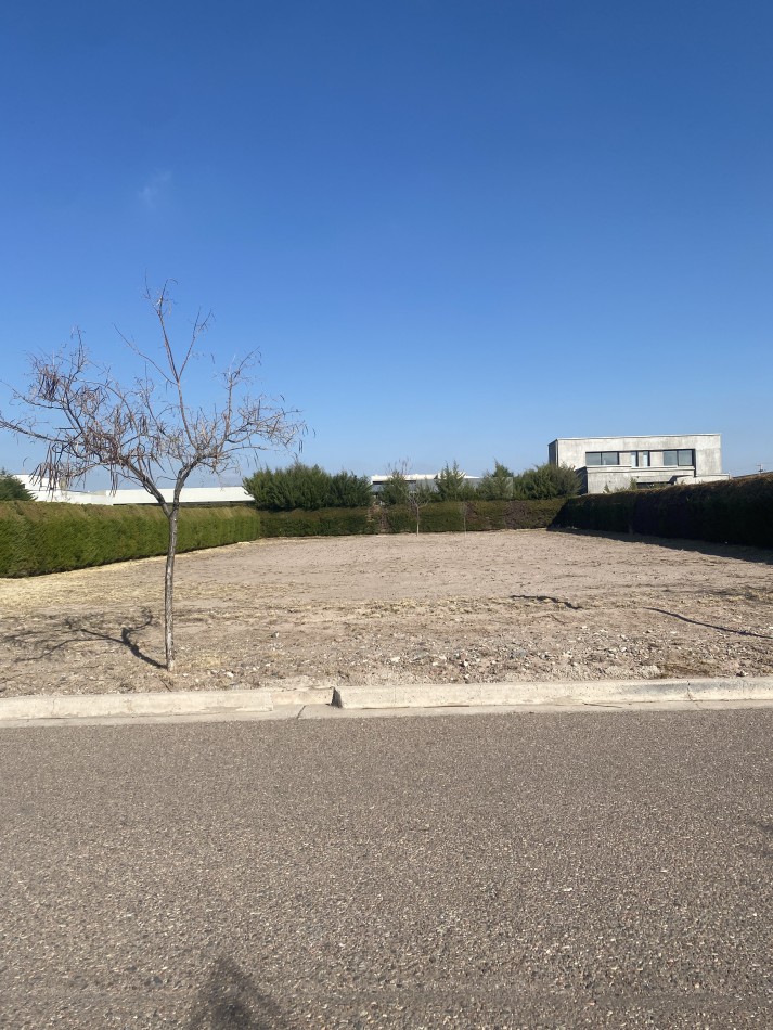 LOTE EN VENTA EN BARRIO PRIVADO LAS CANDELAS II - CHACRAS DE CORIA- MENDOZA