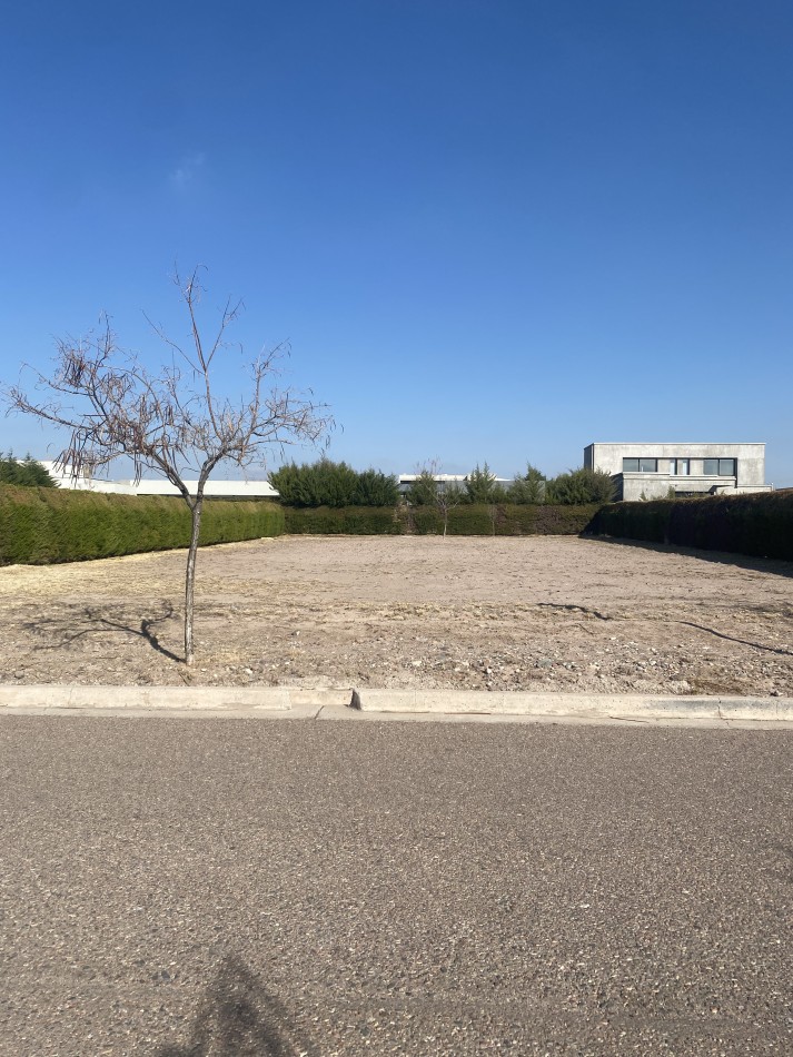 LOTE EN VENTA EN BARRIO PRIVADO LAS CANDELAS II - CHACRAS DE CORIA- MENDOZA