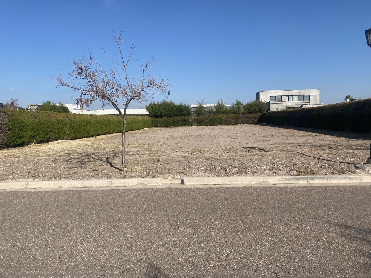 LOTE EN VENTA EN BARRIO PRIVADO LAS CANDELAS II - CHACRAS DE CORIA- MENDOZA