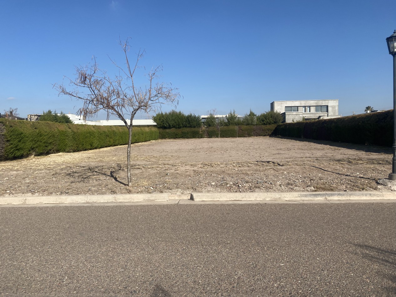 LOTE EN VENTA EN BARRIO PRIVADO LAS CANDELAS II - CHACRAS DE CORIA- MENDOZA