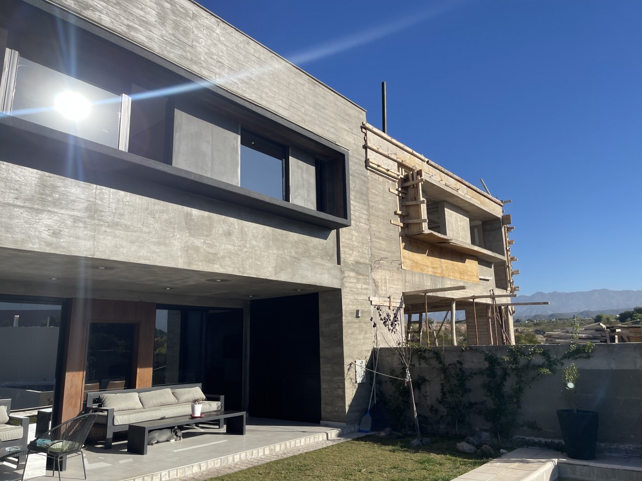 EXCLUSIVA CASA A ESTRENAR EN VENTA- BARRIO PRIVADO DALVIAN-