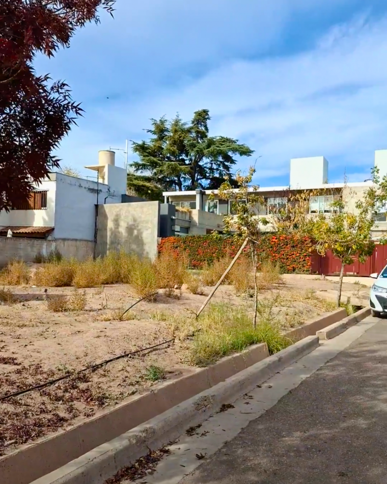 LOTE EN VENTA EN BARRIO DE JARDINES DE KARAKORUM