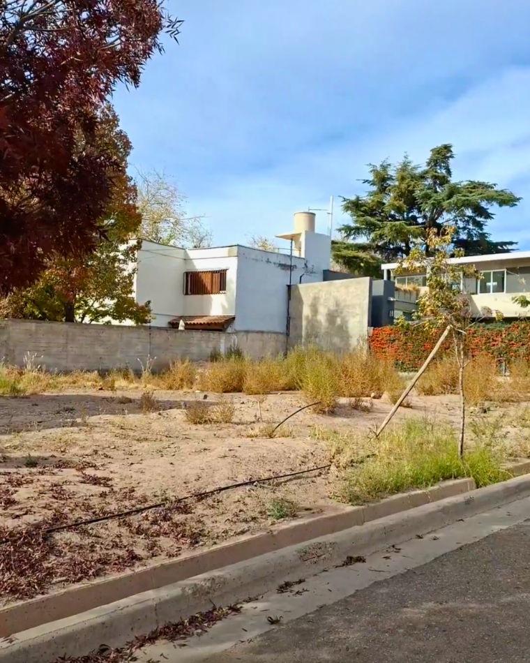 LOTE EN VENTA EN BARRIO DE JARDINES DE KARAKORUM
