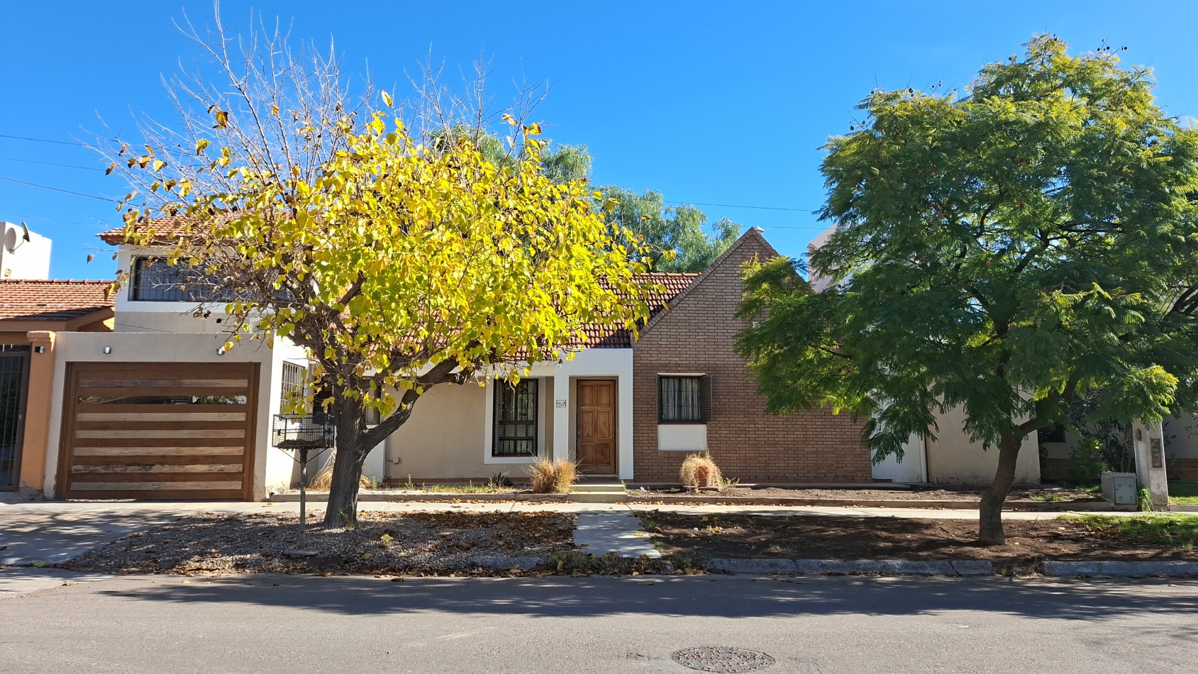 CASA EN VENTA EN BARRIO RAIZ I- LAS HERAS-