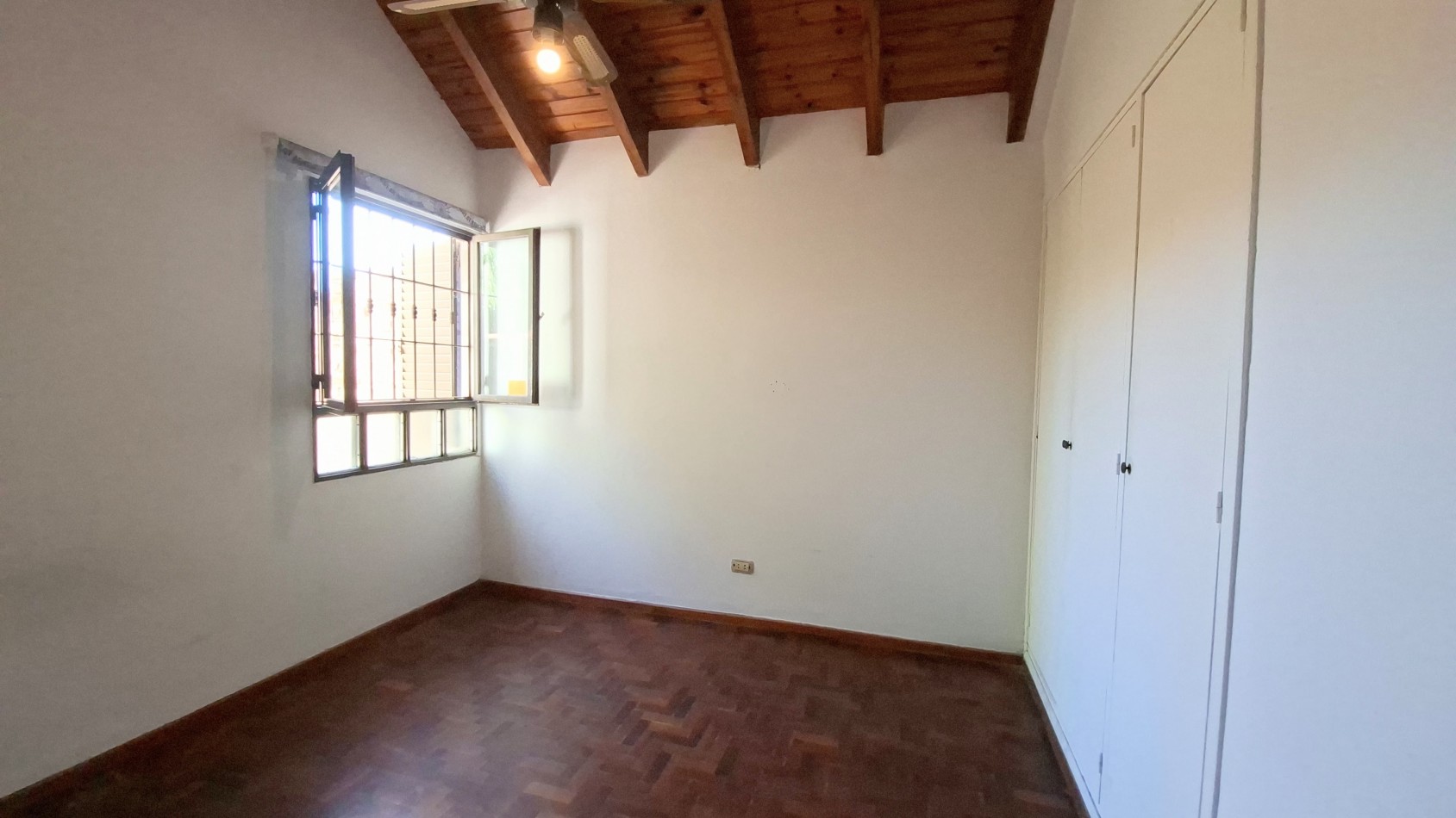 CASA EN VENTA EN BARRIO RAIZ I- LAS HERAS-