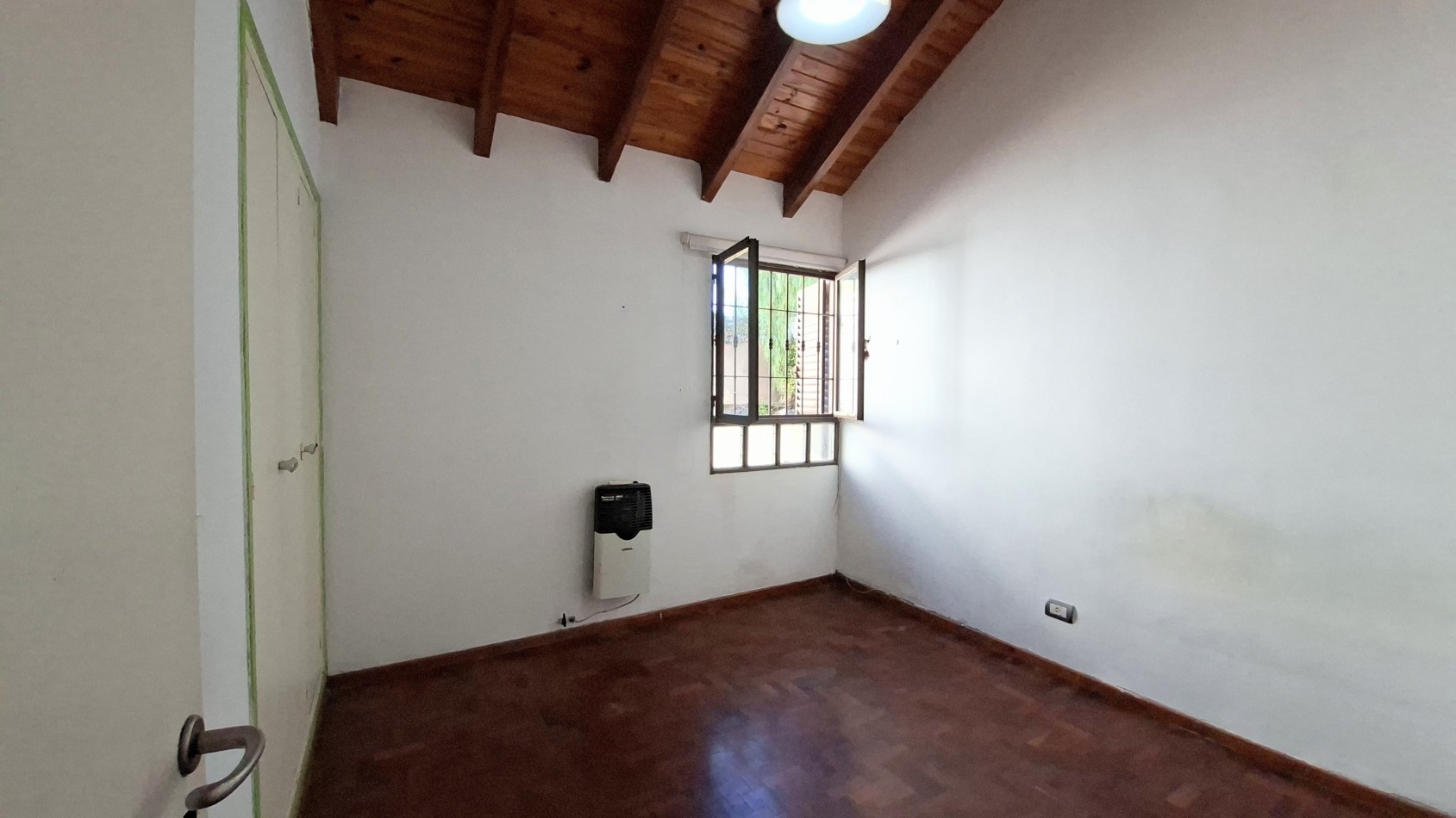CASA EN VENTA EN BARRIO RAIZ I- LAS HERAS-