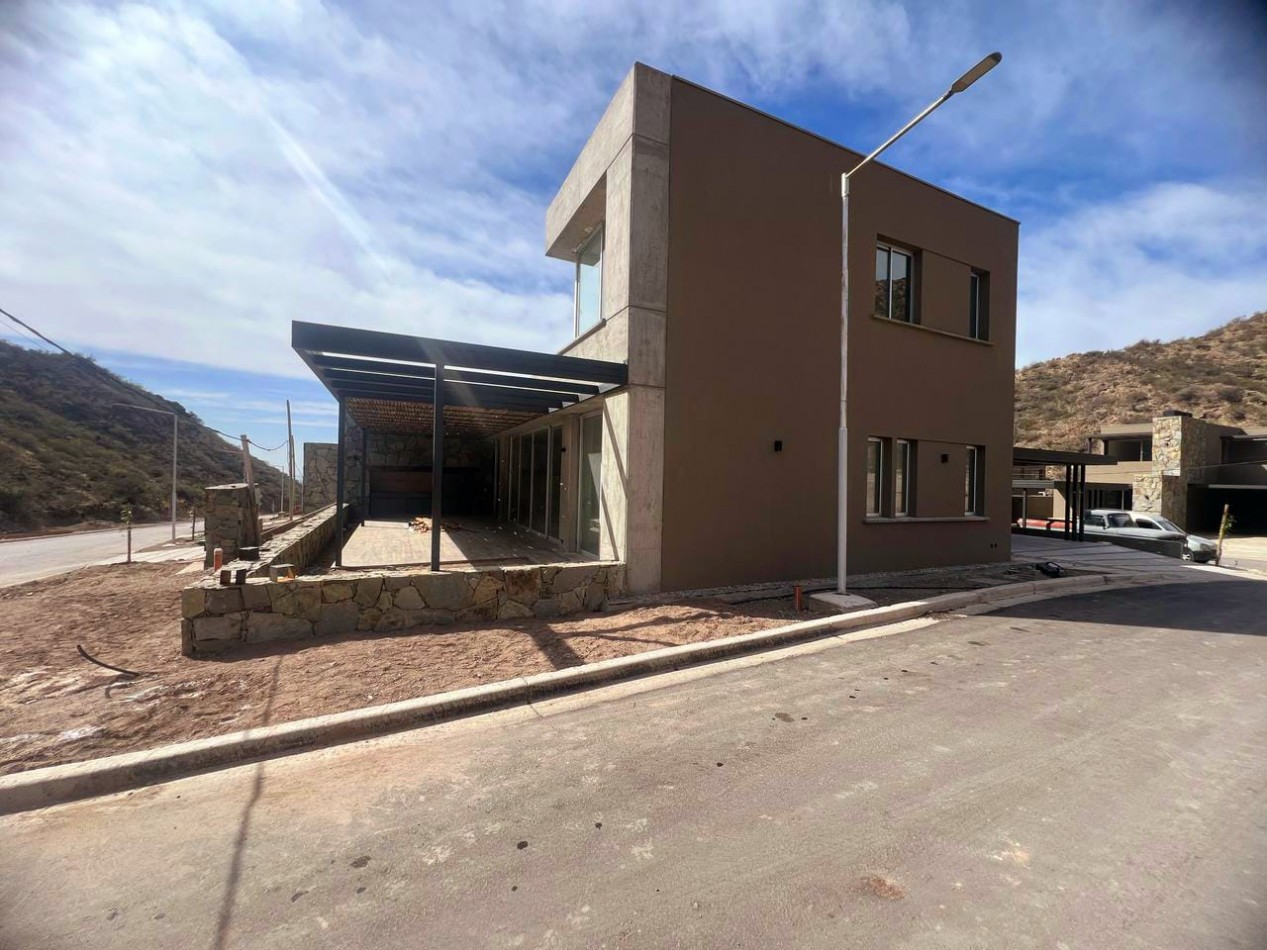 DUPLEX A ESTRENAR EN BARRIO MENDOZA NORTE