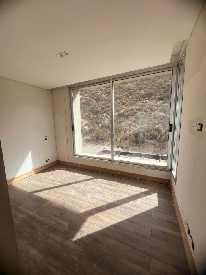DUPLEX A ESTRENAR EN BARRIO MENDOZA NORTE