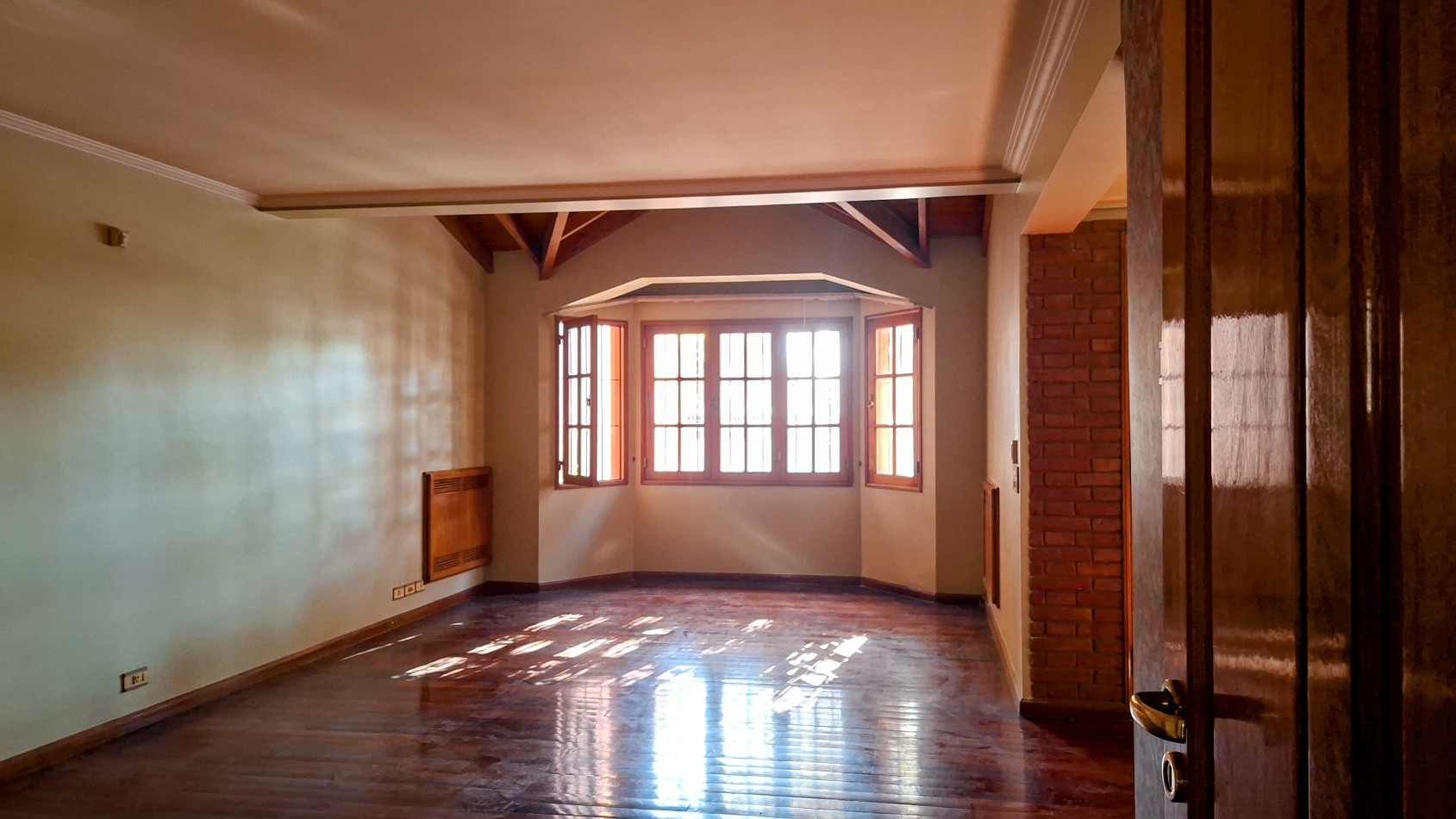 EXCELENTE CASA A LA VENTA EN LA SEXTA SECCION DE MENDOZA