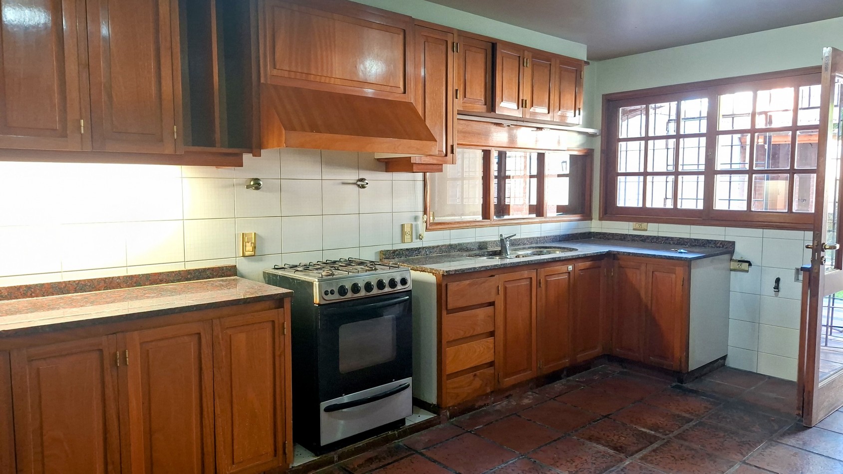 EXCELENTE CASA A LA VENTA EN LA SEXTA SECCION DE MENDOZA