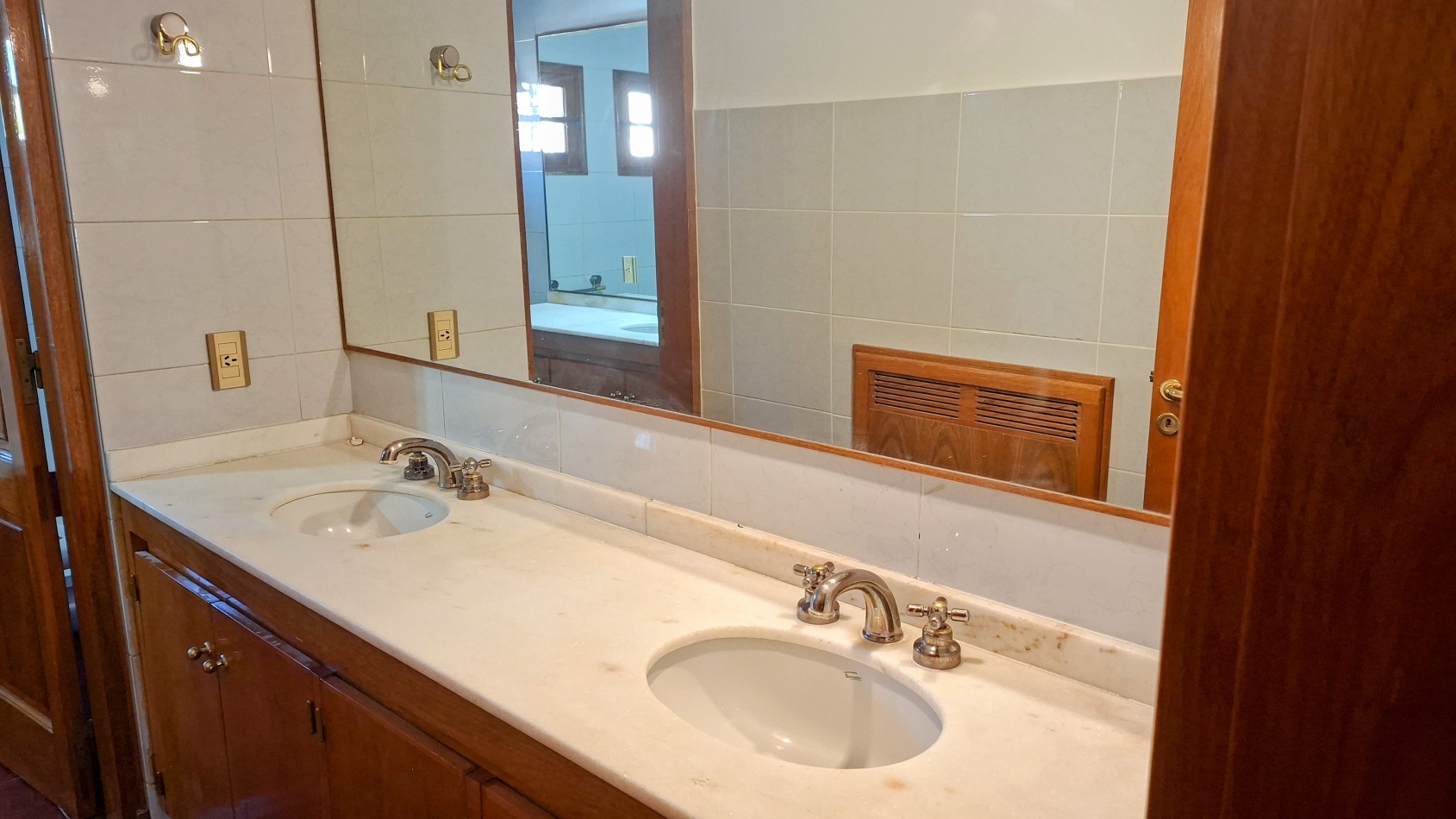 EXCELENTE CASA A LA VENTA EN LA SEXTA SECCION DE MENDOZA