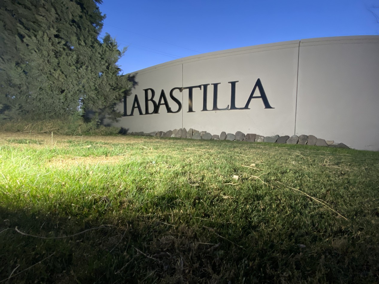 LOTE EN VENTA EN EL BARRIO LA BASTILLA