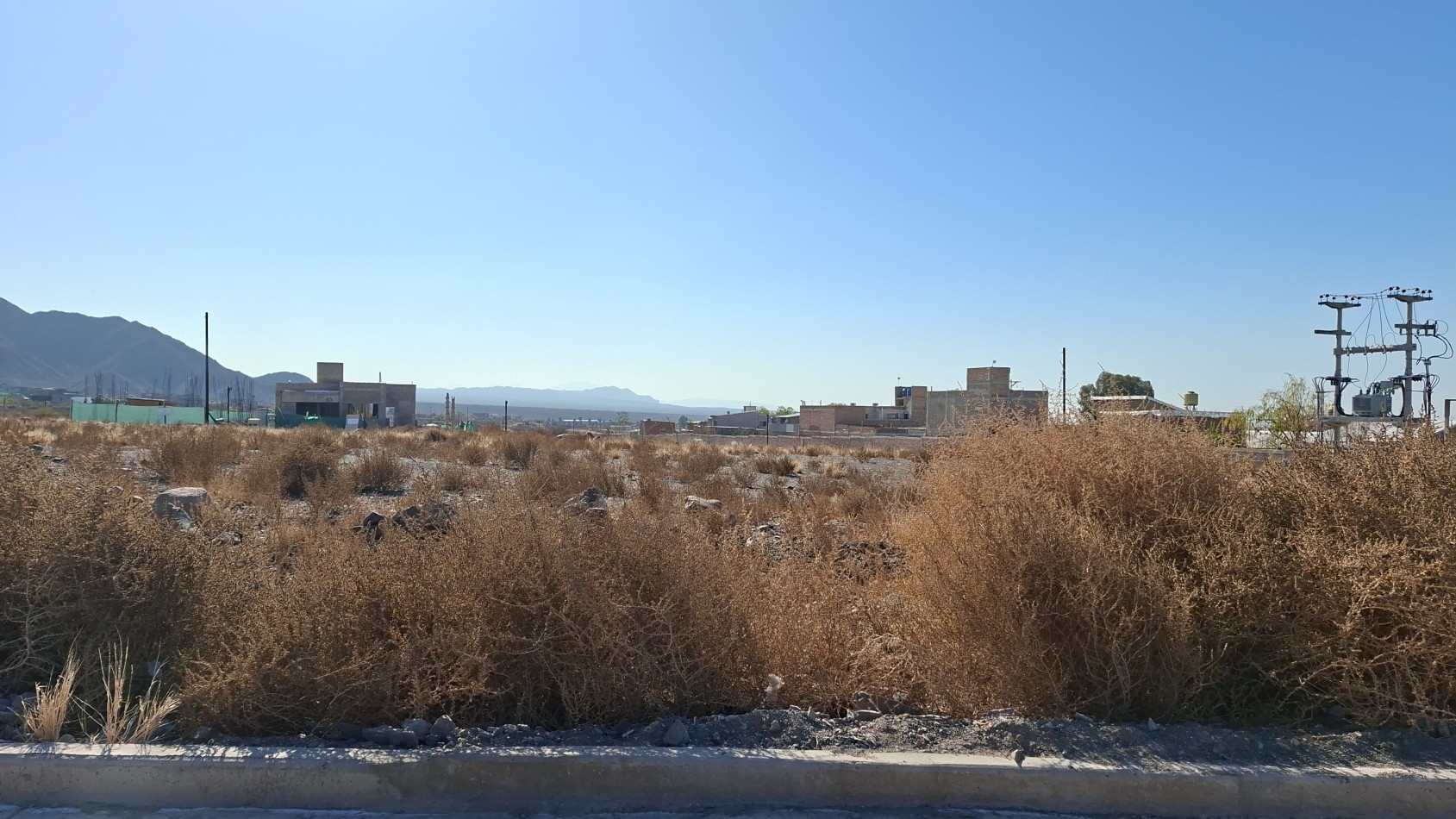 LOTE EN VENTA EN EL BARRIO LA BASTILLA
