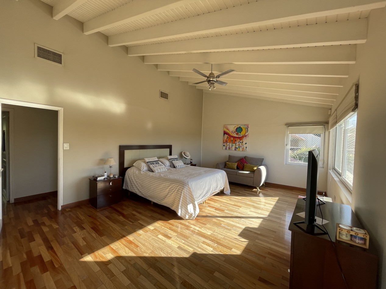 EXCELENTE CASA EN VENTA EN EL BARRIO DALVIAN