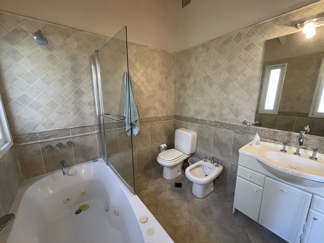 EXCELENTE CASA EN VENTA EN EL BARRIO DALVIAN