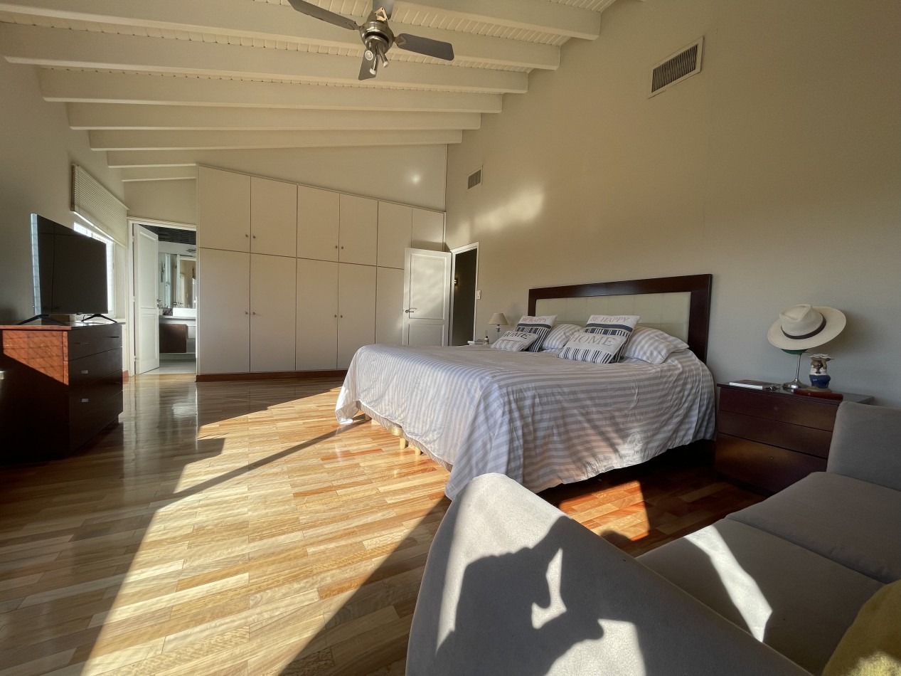 EXCELENTE CASA EN VENTA EN EL BARRIO DALVIAN