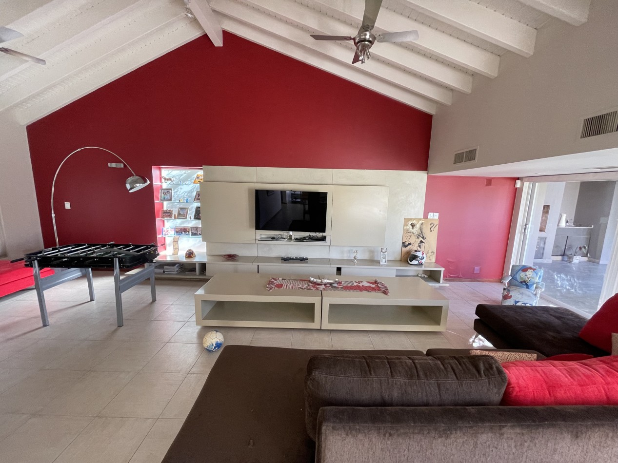 EXCELENTE CASA EN VENTA EN EL BARRIO DALVIAN