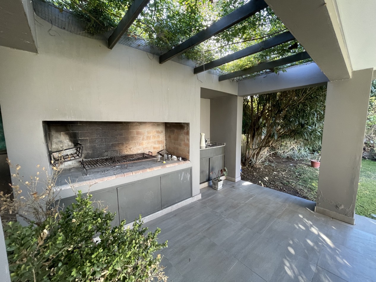 EXCELENTE CASA EN VENTA EN EL BARRIO DALVIAN