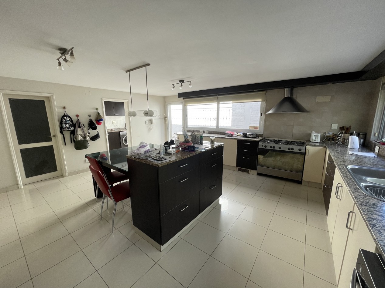 EXCELENTE CASA EN VENTA EN EL BARRIO DALVIAN