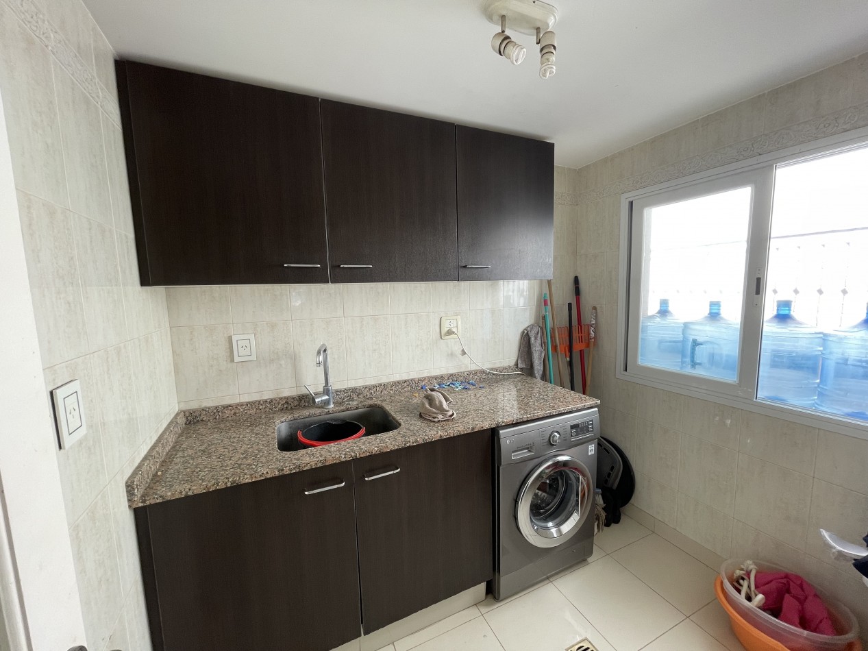 EXCELENTE CASA EN VENTA EN EL BARRIO DALVIAN