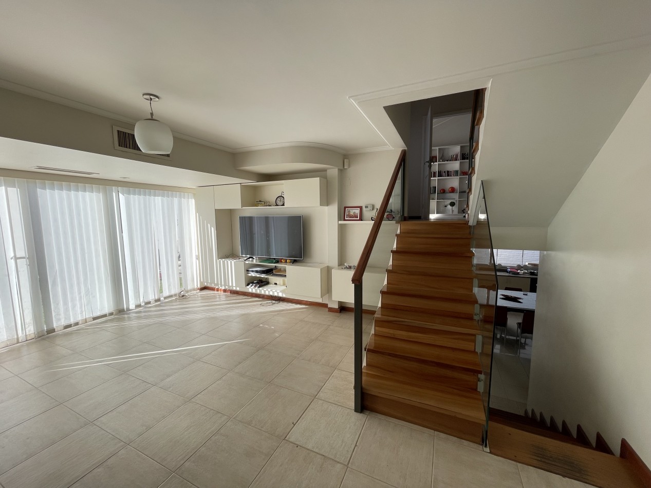 EXCELENTE CASA EN VENTA EN EL BARRIO DALVIAN