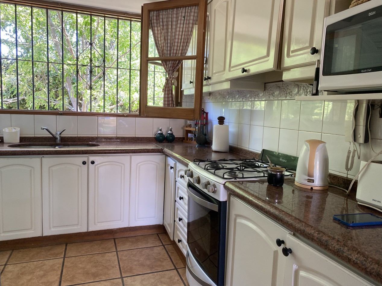 AMPLIA CASA EN VENTA EN BARRIO "ALTO CHACRAS", CHACRAS DE CORIA 