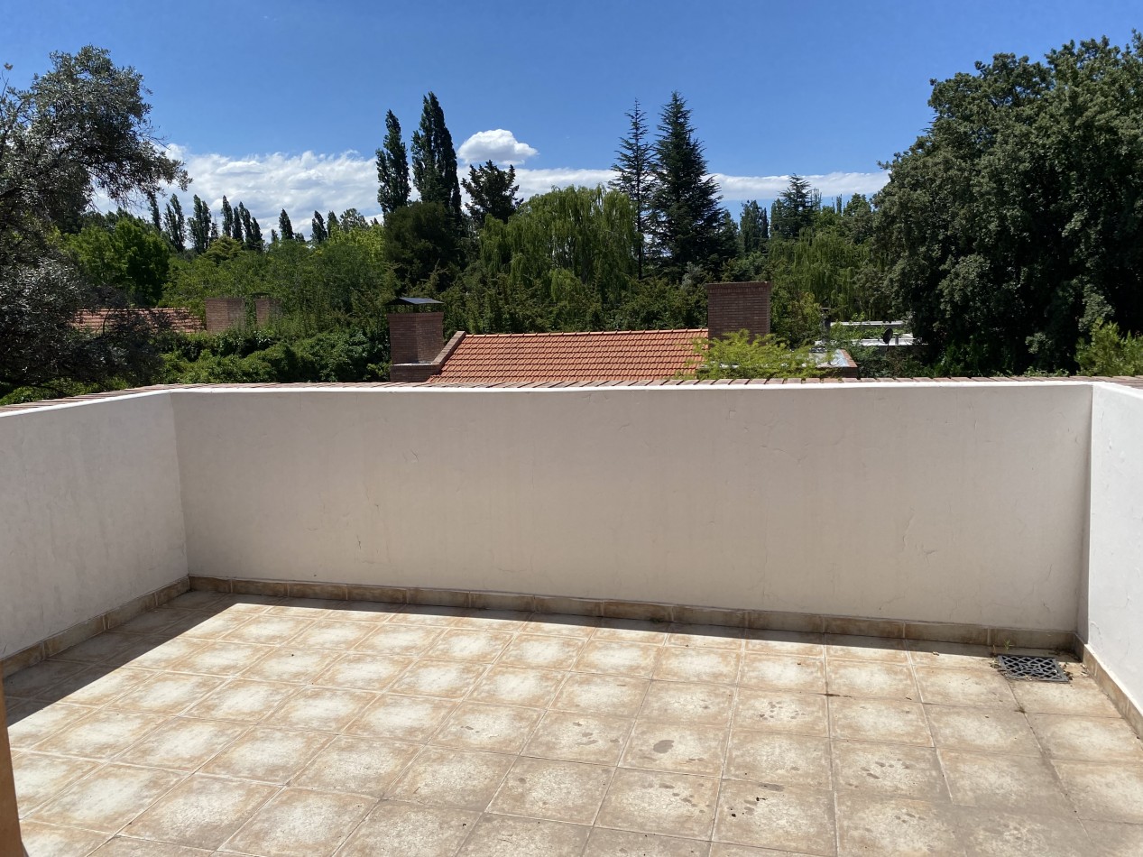 AMPLIA CASA EN VENTA EN BARRIO "ALTO CHACRAS", CHACRAS DE CORIA 