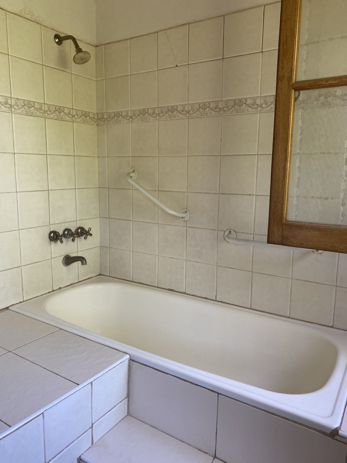 AMPLIA CASA EN VENTA EN BARRIO "ALTO CHACRAS", CHACRAS DE CORIA 