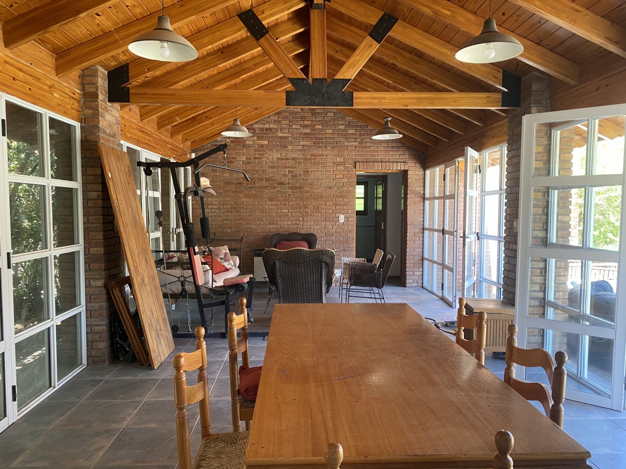 AMPLIA CASA EN VENTA EN BARRIO "ALTO CHACRAS", CHACRAS DE CORIA 