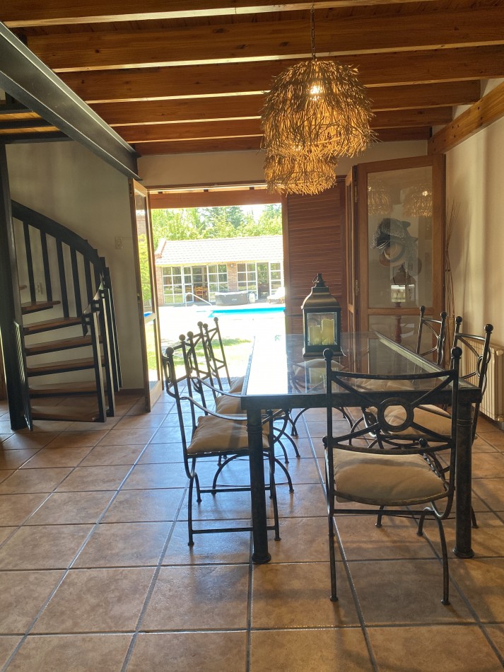 AMPLIA CASA EN VENTA EN BARRIO "ALTO CHACRAS", CHACRAS DE CORIA 