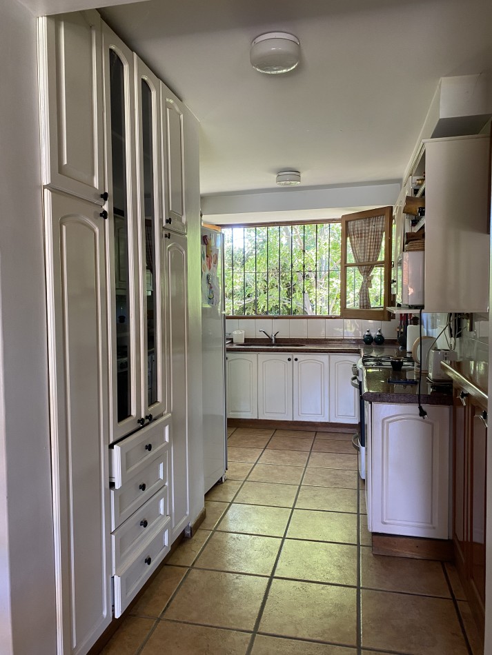 AMPLIA CASA EN VENTA EN BARRIO "ALTO CHACRAS", CHACRAS DE CORIA 