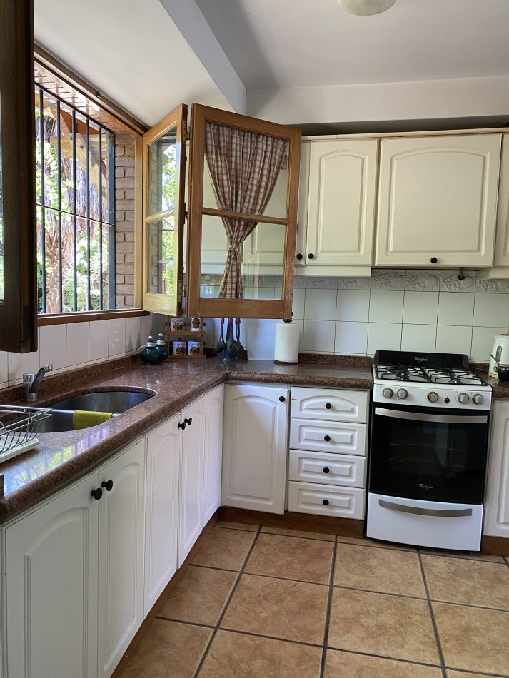 AMPLIA CASA EN VENTA EN BARRIO "ALTO CHACRAS", CHACRAS DE CORIA 