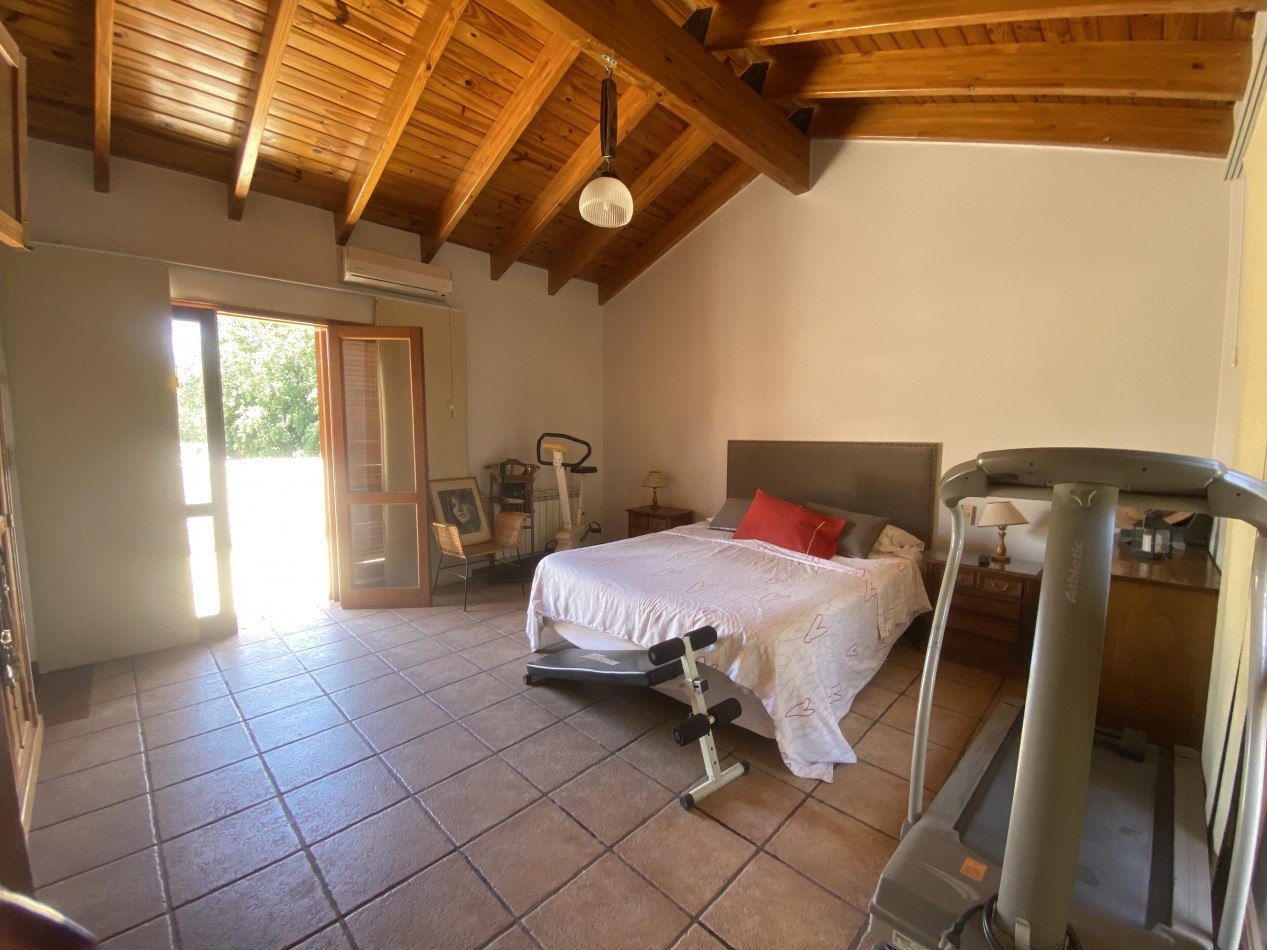 AMPLIA CASA EN VENTA EN BARRIO "ALTO CHACRAS", CHACRAS DE CORIA 