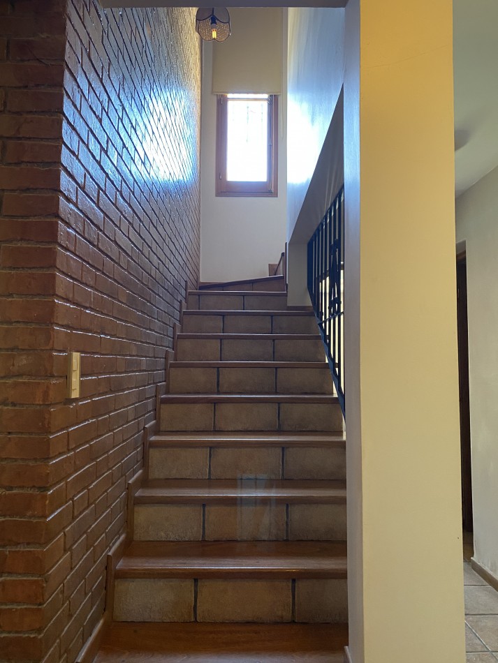 AMPLIA CASA EN VENTA EN BARRIO "ALTO CHACRAS", CHACRAS DE CORIA 