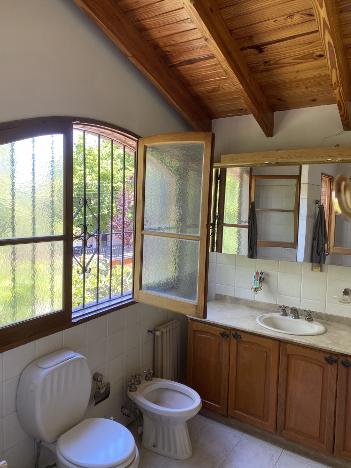 AMPLIA CASA EN VENTA EN BARRIO "ALTO CHACRAS", CHACRAS DE CORIA 