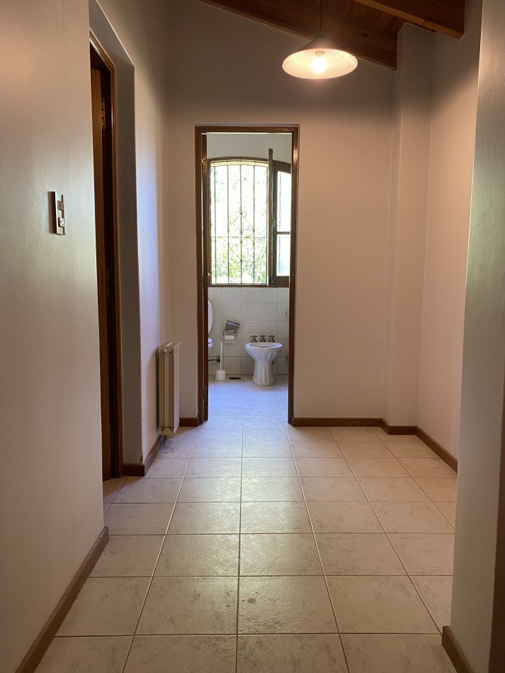 AMPLIA CASA EN VENTA EN BARRIO "ALTO CHACRAS", CHACRAS DE CORIA 