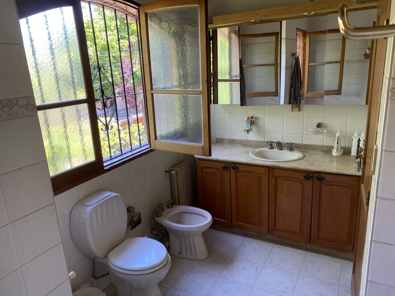 AMPLIA CASA EN VENTA EN BARRIO "ALTO CHACRAS", CHACRAS DE CORIA 