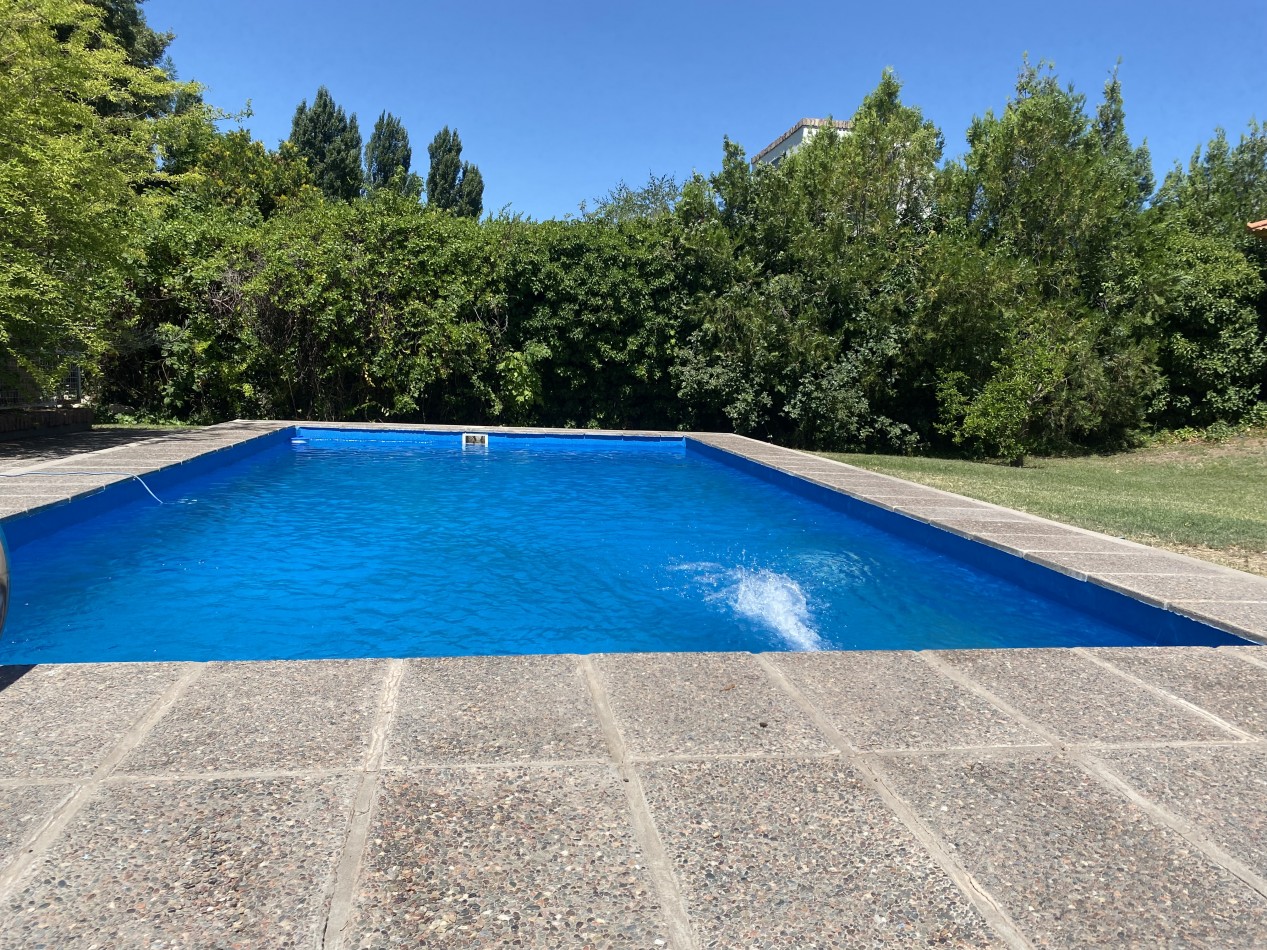 AMPLIA CASA EN VENTA EN BARRIO "ALTO CHACRAS", CHACRAS DE CORIA 