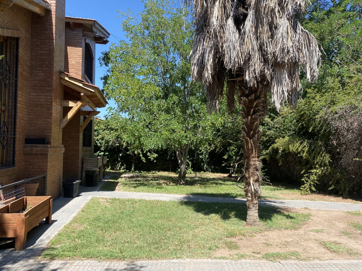 AMPLIA CASA EN VENTA EN BARRIO "ALTO CHACRAS", CHACRAS DE CORIA 