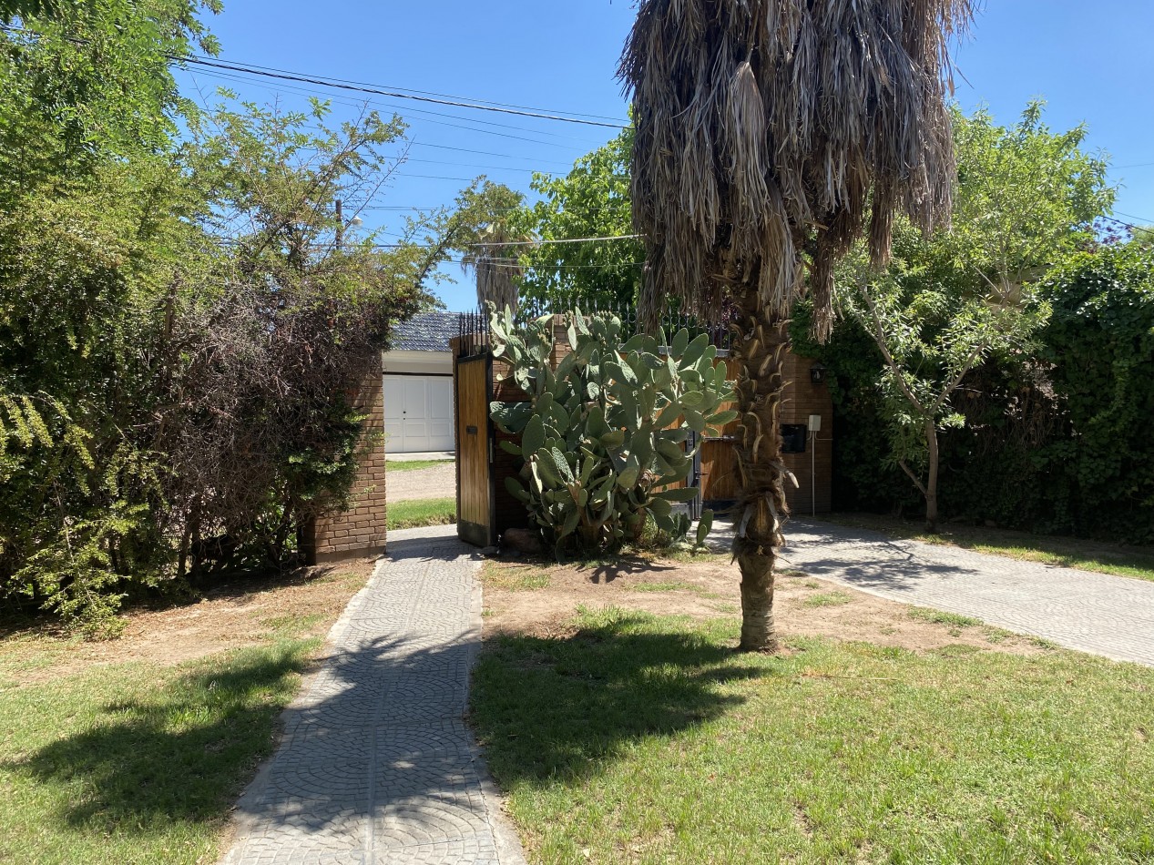 AMPLIA CASA EN VENTA EN BARRIO "ALTO CHACRAS", CHACRAS DE CORIA 