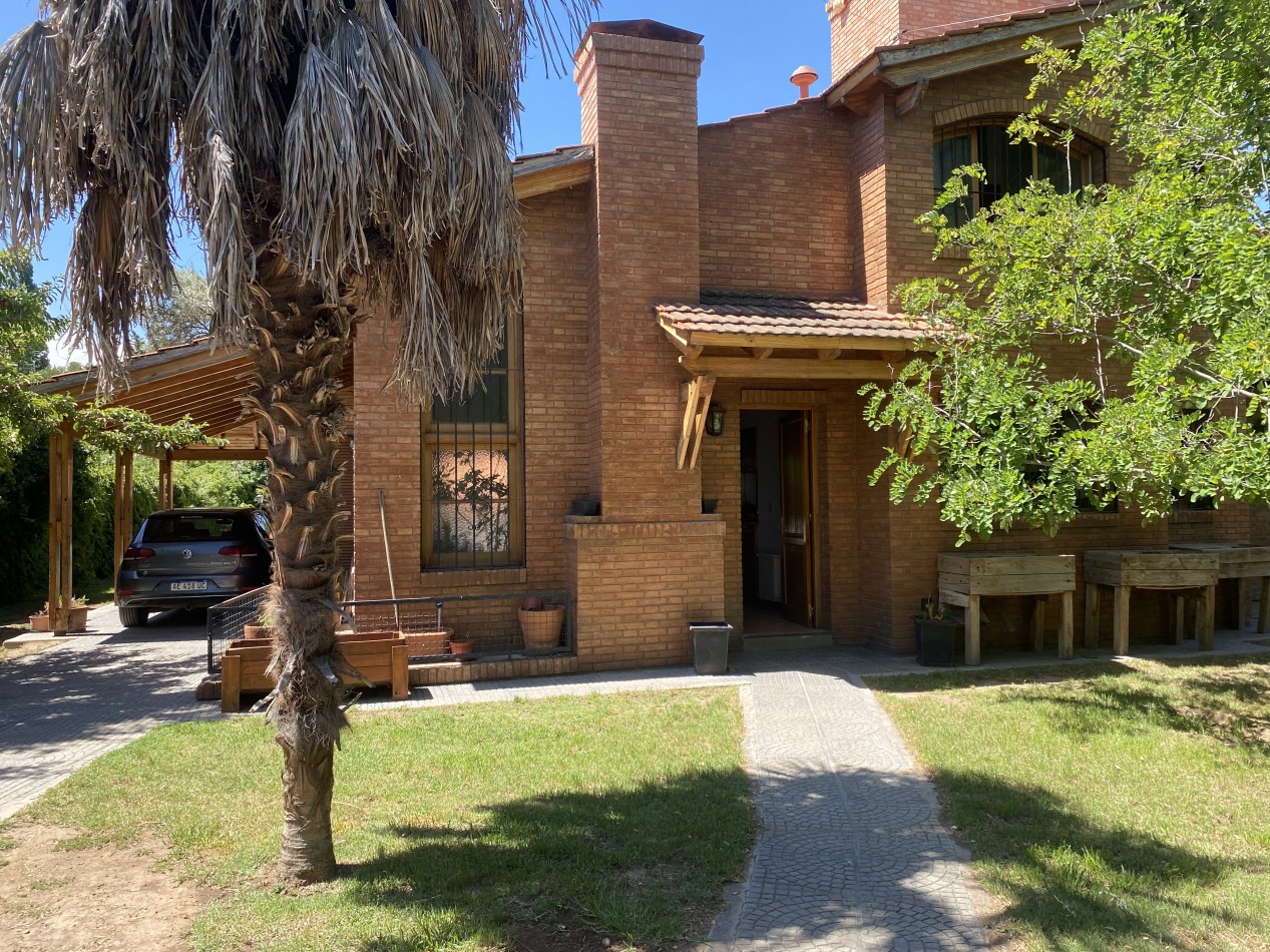 AMPLIA CASA EN VENTA EN BARRIO "ALTO CHACRAS", CHACRAS DE CORIA 