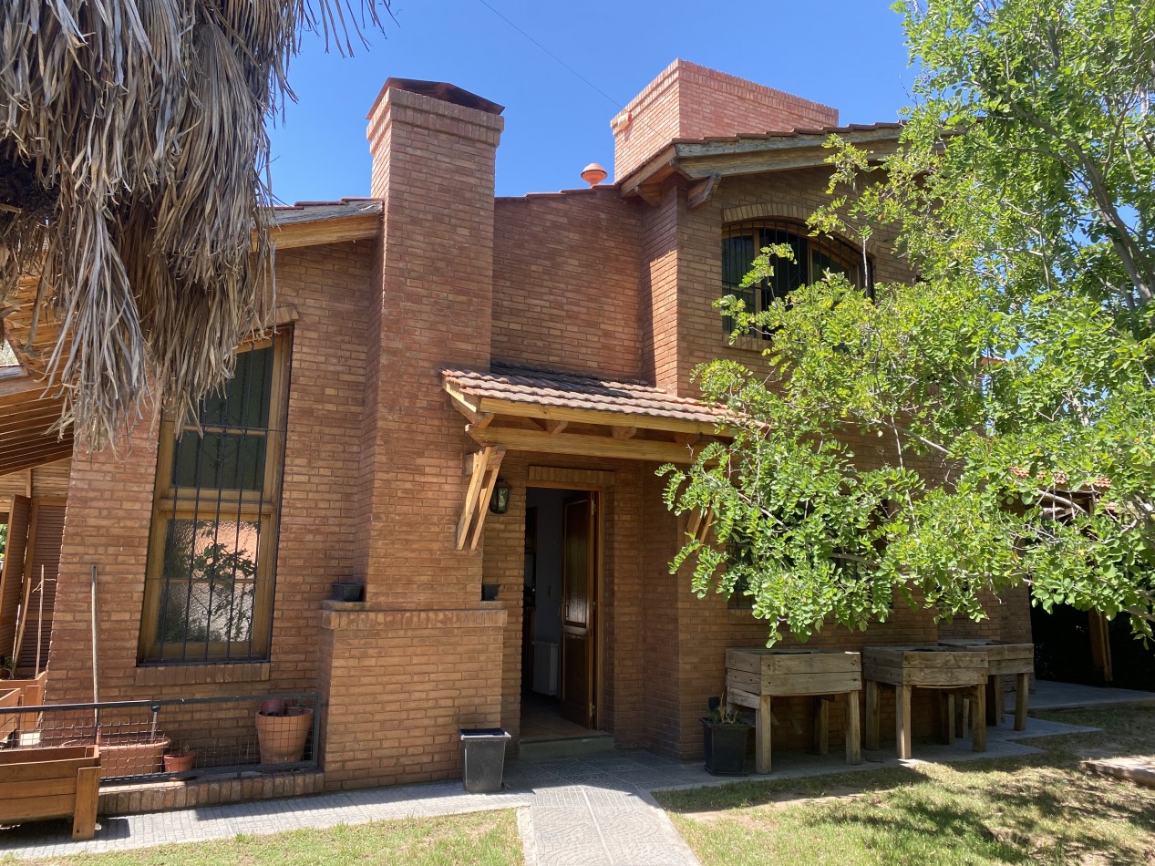 AMPLIA CASA EN VENTA EN BARRIO "ALTO CHACRAS", CHACRAS DE CORIA 