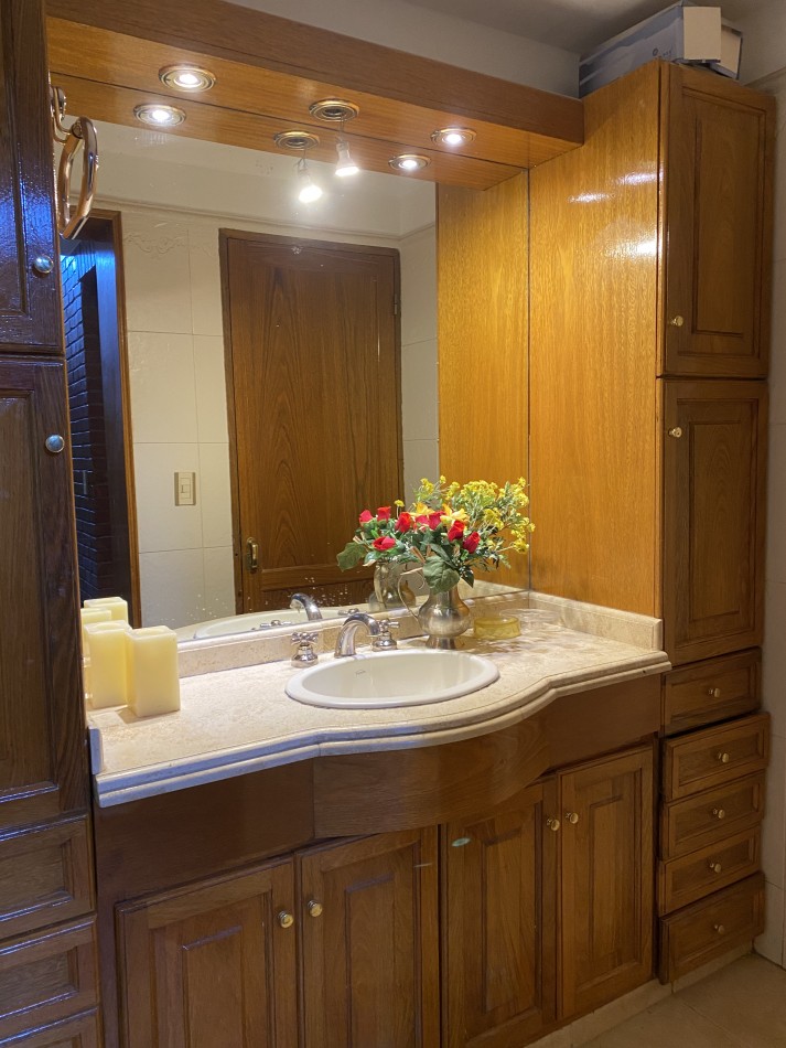 AMPLIA CASA EN VENTA EN BARRIO "ALTO CHACRAS", CHACRAS DE CORIA 