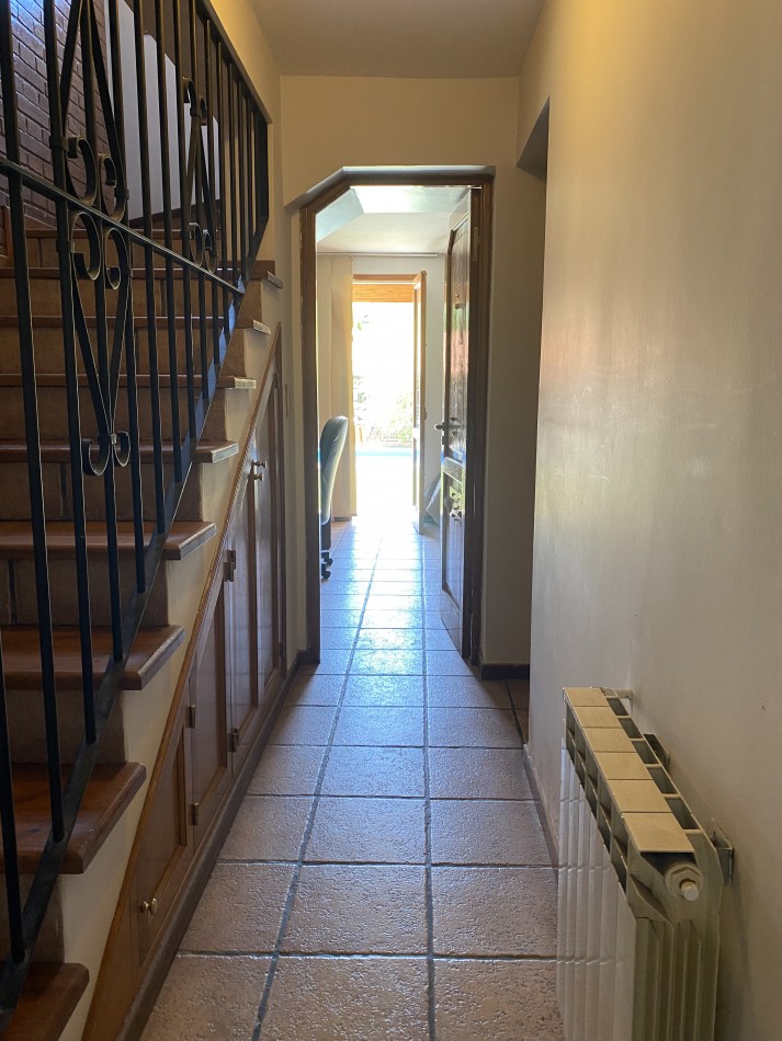 AMPLIA CASA EN VENTA EN BARRIO "ALTO CHACRAS", CHACRAS DE CORIA 