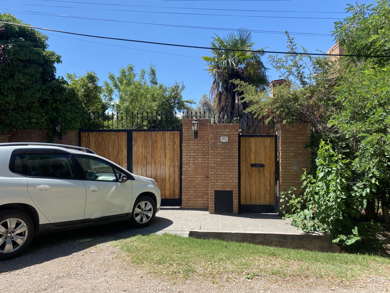 AMPLIA CASA EN VENTA EN BARRIO "ALTO CHACRAS", CHACRAS DE CORIA 