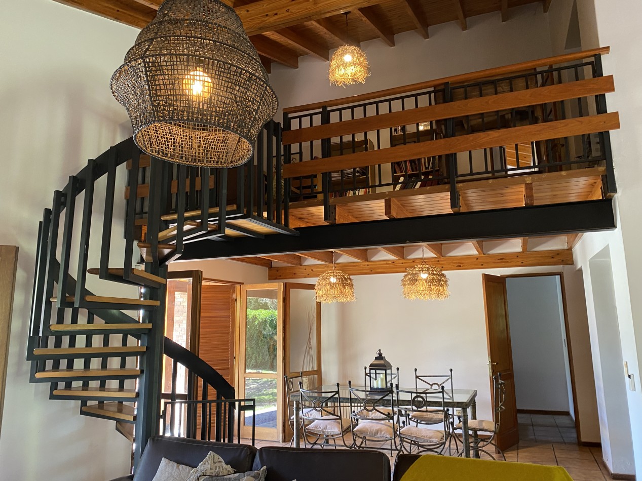 AMPLIA CASA EN VENTA EN BARRIO "ALTO CHACRAS", CHACRAS DE CORIA 