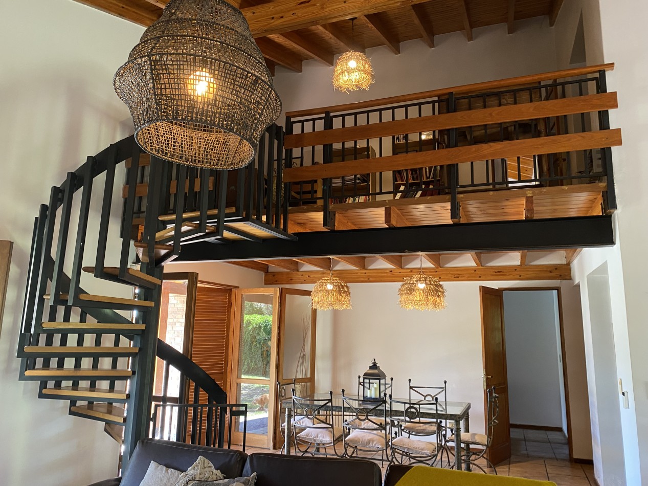 AMPLIA CASA EN VENTA EN BARRIO "ALTO CHACRAS", CHACRAS DE CORIA 