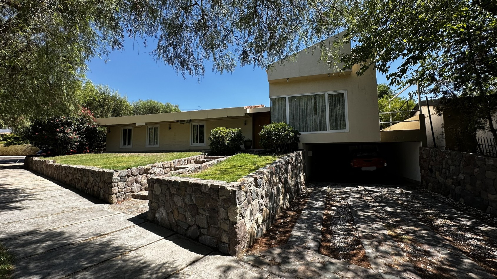 IMPECABLE CASA EN VENTA EN BARRIO PRIVADO DALVIAN