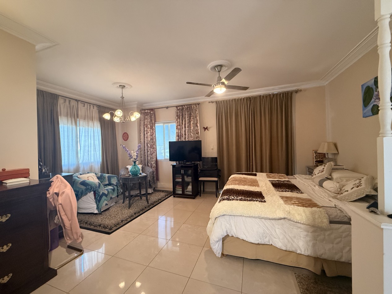 ESPECTACULAR CASA EN VENTA EN BARRIO DALVIAN
